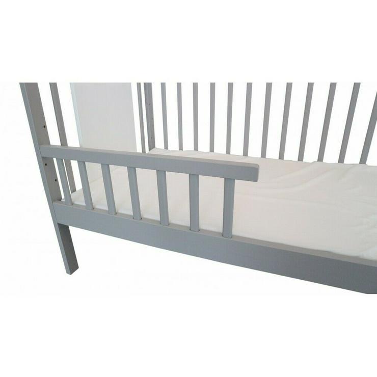 Gitterbett Babybett Kinderbett Monika 60x120 umbaubar Juniorbett weiß-grau 2in1 - Betten - Bild 3