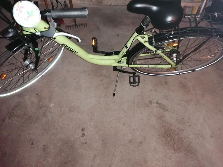 Bild 4: Fahrrad 28 Zoll grün 