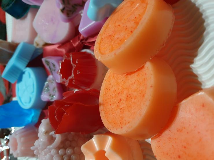 Bild 9: Handgemachte Seifen und Geschenkset 