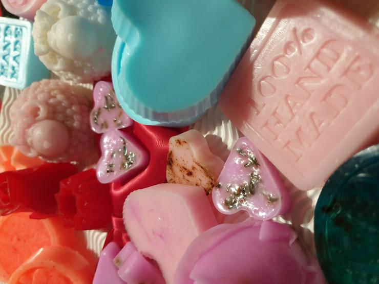 Bild 8: Handgemachte Seifen und Geschenkset 