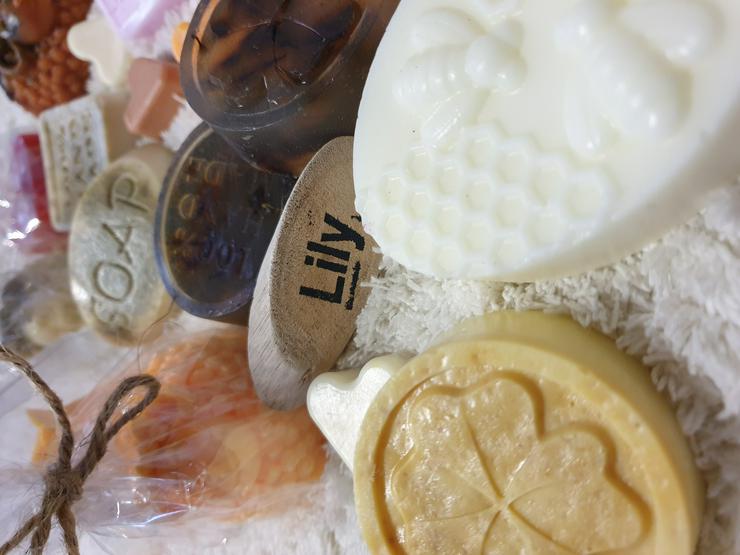 Bild 13: Handgemachte Seifen und Geschenkset 
