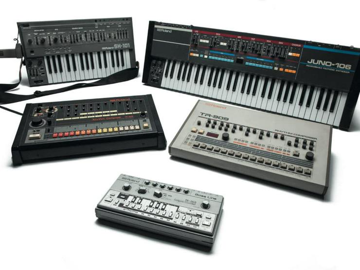 SUCHE defekte Roland SH101 MC202 TB303 TR606 TR707 TR727 TR808 TR909 - Keyboards & E-Pianos - Bild 1