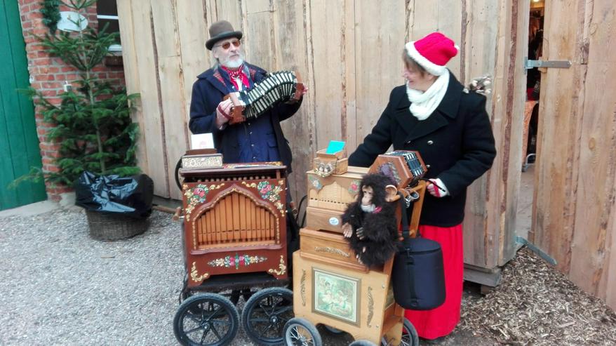 Weihnachts-Markt-Feier- musik mit Drehorgel Spieler,Leierkasten, Solo,Duo, Orchester mit Konzertina - Musik, Foto & Kunst - Bild 1