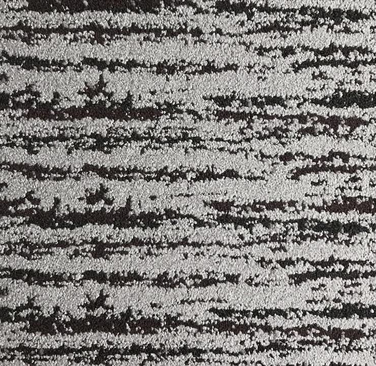 Grau Schwarze Human Nature Square Teppichfliesen von Interface - Teppiche - Bild 1