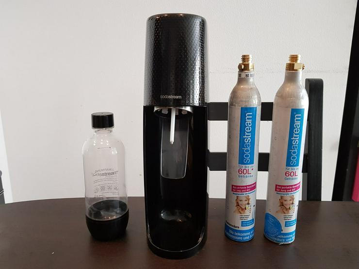 Bild 2: SodaStream Easy Wassersprudler mit 2 CO2-Zylindern, 1L-Flasche