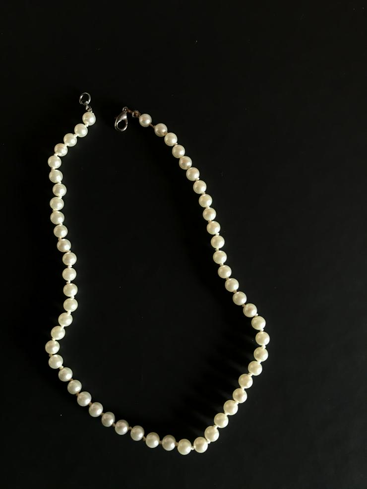 Weiße Perlenkette (auch zu verschicken) - Halsketten & Colliers - Bild 1