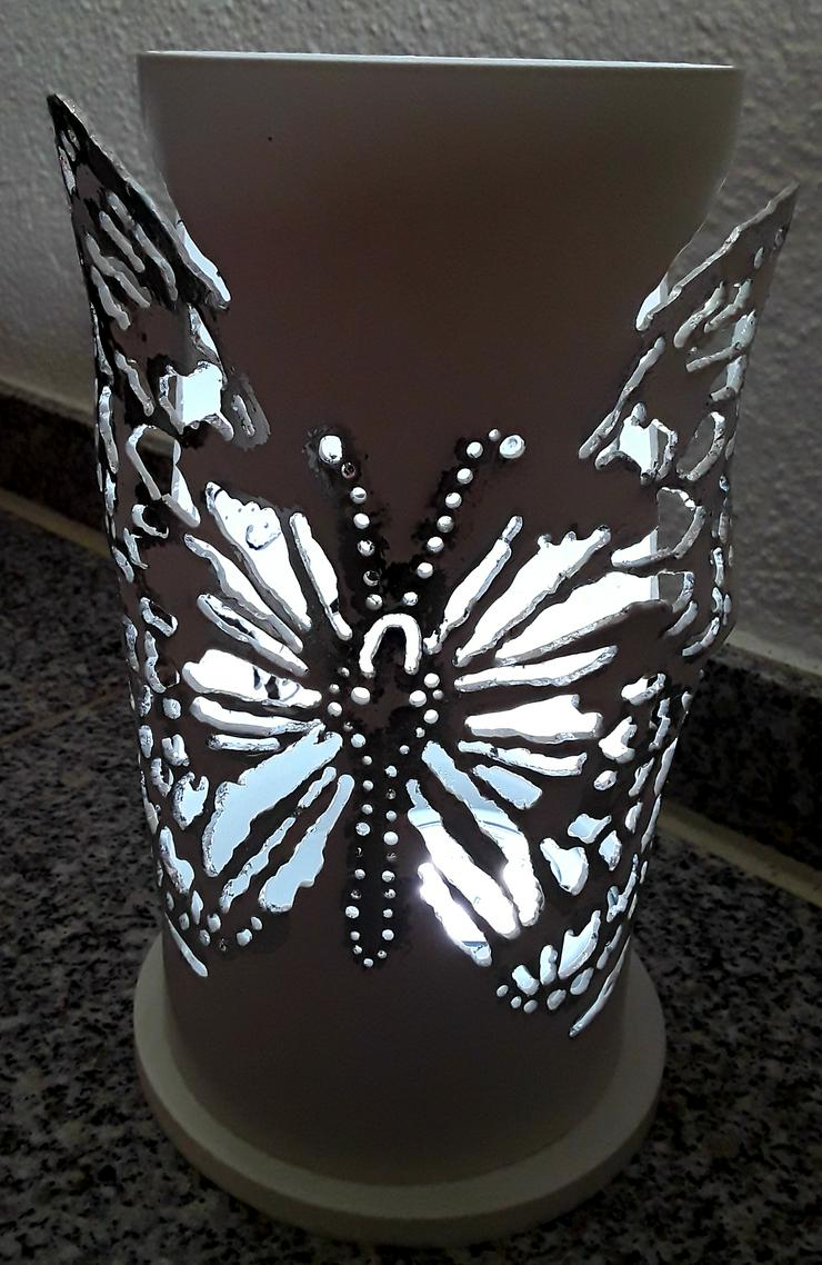 Lampe Schmetterling mit Flügeln in Schlagmetall aus PVC Rohr - Tischleuchten - Bild 2