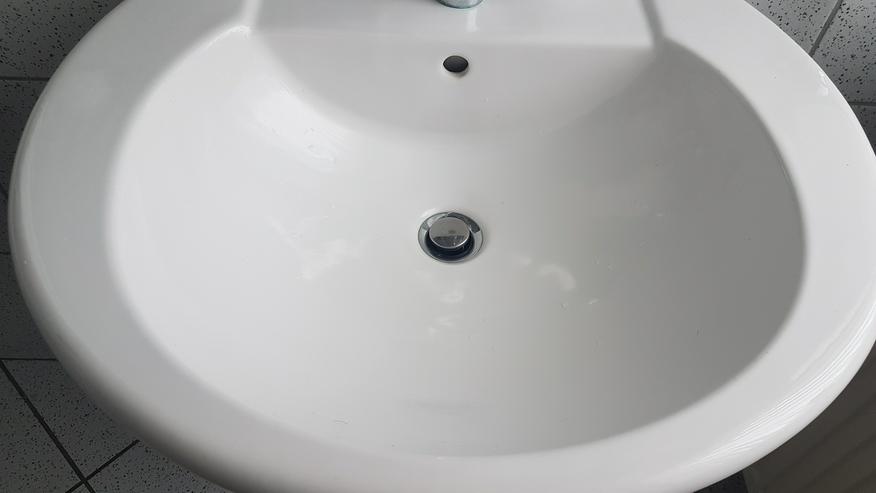 Bild 6: Waschtisch Duravit mit Halbsäule, 65 cm Porzellan