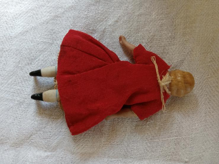 Bild 4: Alte Puppe für Puppenstube