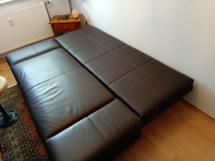 Bild 2: Ledersofa mit Schlaffunktion 