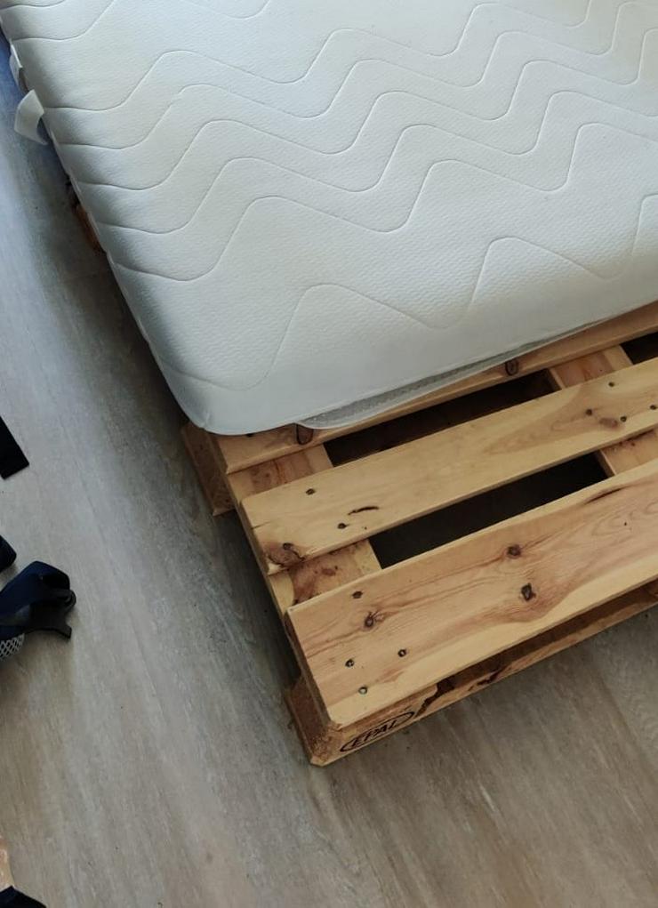 Palettenbett mit 3 Paletten (und Matratze) - Betten - Bild 3