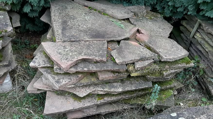 Bild 4: Natur Sandsteinplatten ca. 200qm, insgesamt 9 Paletten