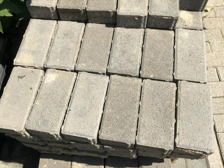  Pflastersteine aus Beton, grau, ca. 5 qm² - Weitere - Bild 2