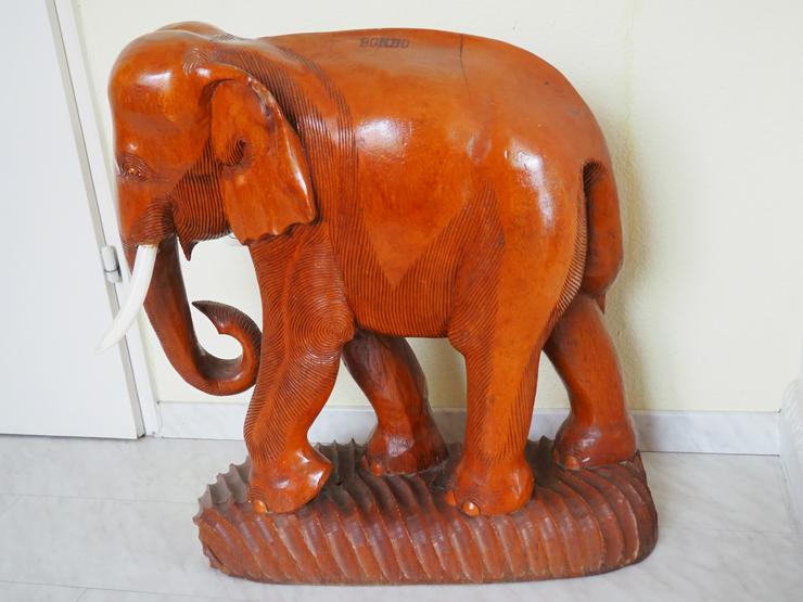 geschnitzter Elefant - Figuren & Objekte - Bild 1