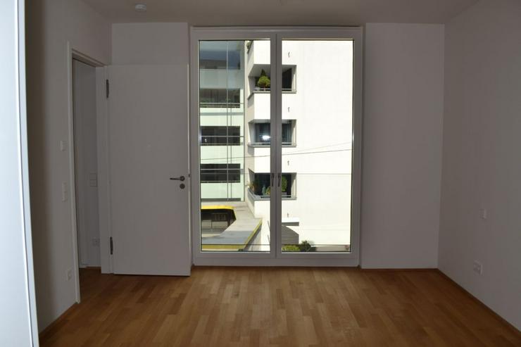 Bild 6: zwei Zimmer Wohnung mit EBK und Balkon