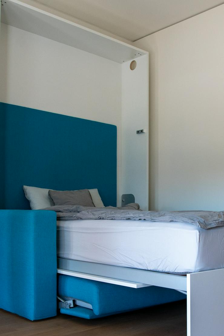 Perfekt für kleine Wohnungen: Schrankbett m. Sofa - Betten - Bild 2