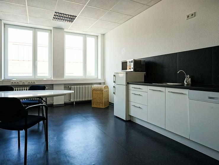 ALL-INCL.-MIETE: Schöne Büroflächen mit Teeküche in Düsseldorf - Gewerbeimmobilie mieten - Bild 2
