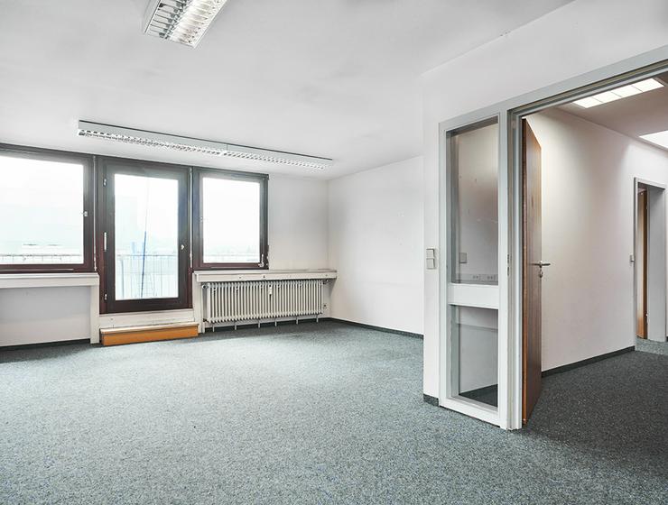 Helle Büros mit Teeküche und Empfangsbereich in Frickenhausen - Gewerbeimmobilie mieten - Bild 5