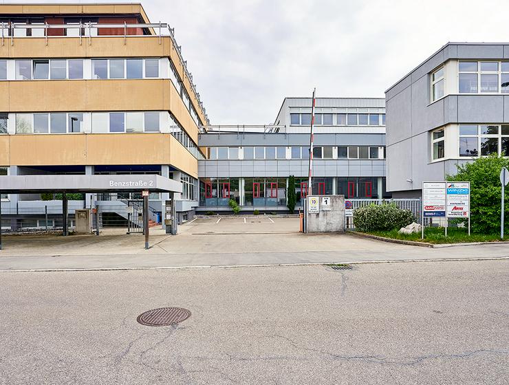 Helle Büros mit Teeküche und Empfangsbereich in Frickenhausen - Gewerbeimmobilie mieten - Bild 9