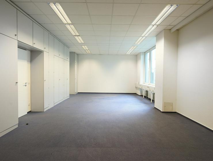 Bild 11: ALL-INCL.-MIETE: Helle, sanierte Büros mit Teeküche in modernem Office Center in Hamburg