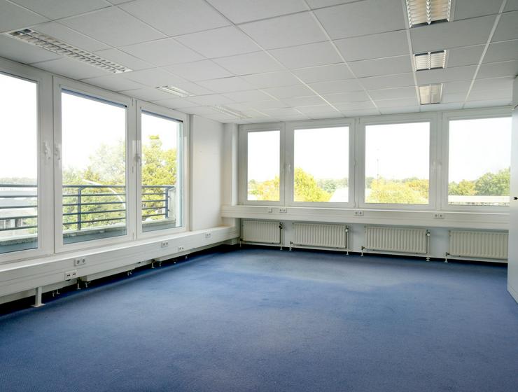 Bild 3: ALL-INCL.-MIETE: Helle, sanierte Büros mit Teeküche in modernem Office Center in Hamburg