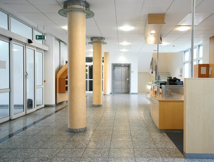 Bild 7: ALL-INCL.-MIETE: Helle, sanierte Büros mit Teeküche in modernem Office Center in Hamburg