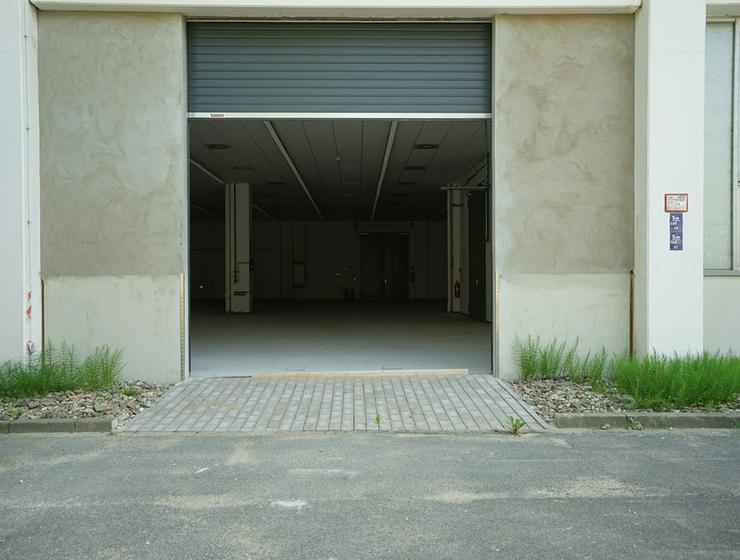 Großzügige Hallenflächen – teilweise mit Starkstrom und Wasseranschluss – in Hannover - Gewerbeimmobilie mieten - Bild 3