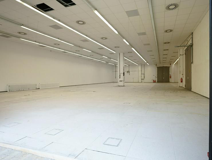 Bild 2: Großzügige Hallenflächen – teilweise mit Starkstrom und Wasseranschluss – in Hannover