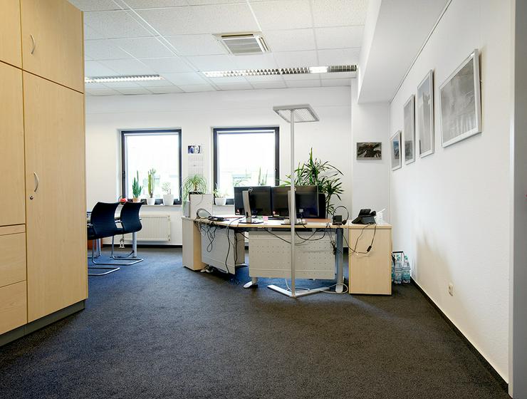Renovierte Büroflächen mit angenehmer Arbeitsatmosphäre in Krefeld - Gewerbeimmobilie mieten - Bild 3