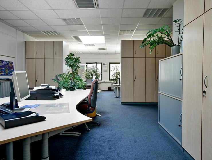 Große Büroabteilungen mit Teeküche zum attraktiven Mietpreis in Krefeld - Gewerbeimmobilie mieten - Bild 4