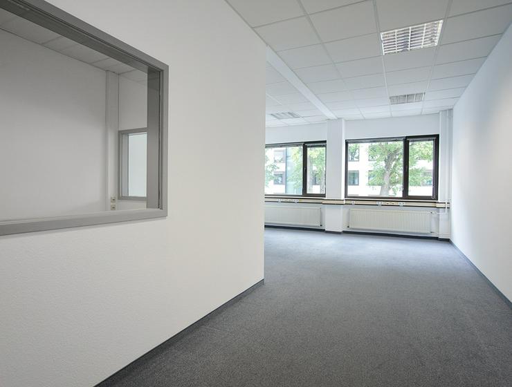Renovierte Büros in Maintal - optimal als Büro für Steuerberatung oder Kanzlei - Gewerbeimmobilie mieten - Bild 1