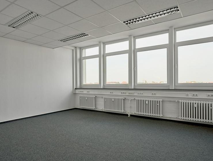 Bild 4: Teilsanierte Büros mit Bistro und Fitnesscenter vor Ort in Mannheim
