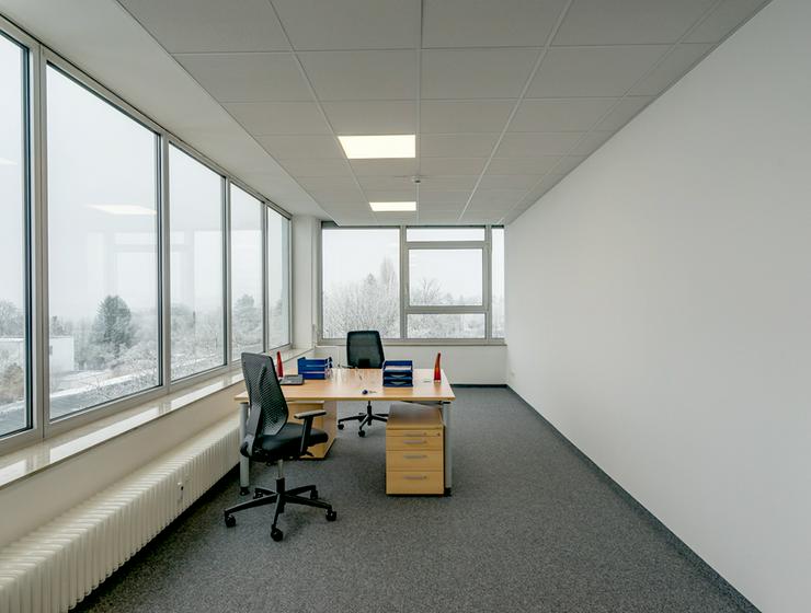 Renovierte Büros in schöner Arbeitsumgebung mit vielen Grünflächen in Markgröningen - Gewerbeimmobilie mieten - Bild 4