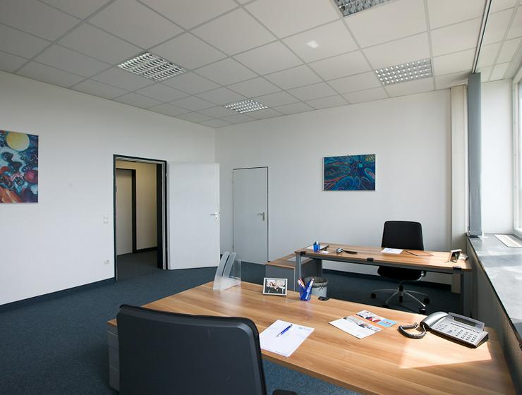 ALL-INCL.-MIETE: Renovierte Büros mit Klimaanlage und vielen Extras in München - Gewerbeimmobilie mieten - Bild 2