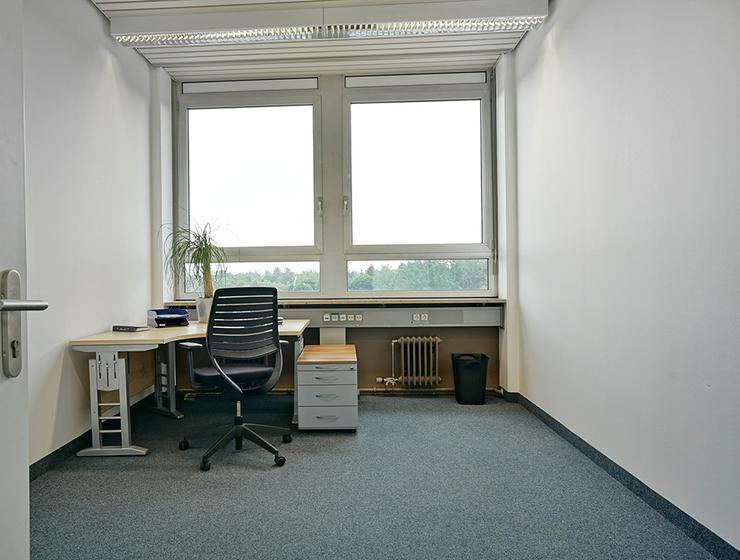 ALL-INCL.-MIETE: Renovierte Büros mit Klimaanlage und vielen Extras in München - Gewerbeimmobilie mieten - Bild 1