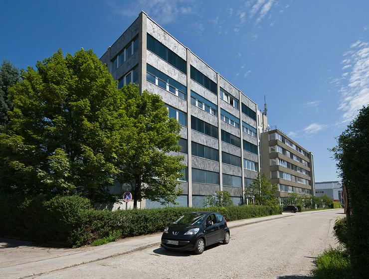 Bild 8: Große, beheizte Hallenflächen mit Lastenaufzug in München