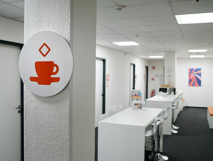 ALL-INCL.-MIETE: Renovierte Büros mit Teeküche und Kaffee- und Teeflatrate in Würselen - Gewerbeimmobilie mieten - Bild 5