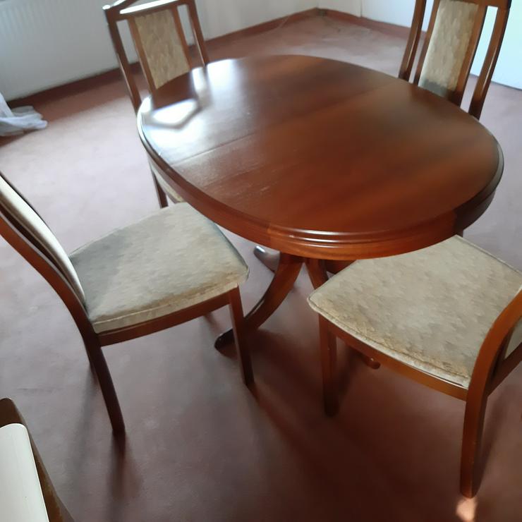 Bild 1: Tisch mit 4 Stühle aus Kirschbaum