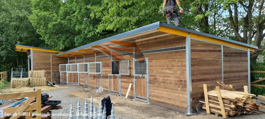 Bild 17: Top-Qualität für Ihr Pferdeglück: Pferdestall bauen, Aussenboxen, Innenboxen, Offenställe und Stallanlagen – inklusive Weidehütte, Unterstand, Futterraufe und Durchfressgitter