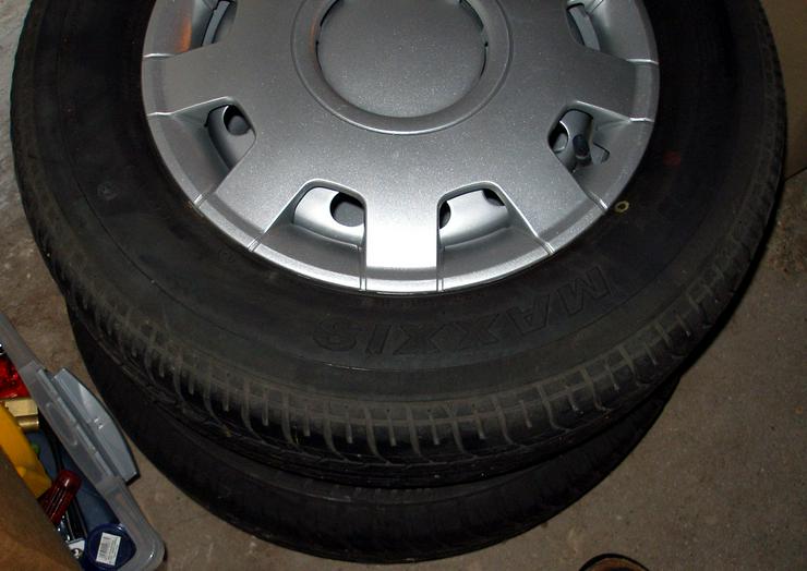 Bild 7: Vier Reifen auf 4-Loch Stahlfelgen 175/70 R13 Profil 5-6mm u.a. für Honda Civic (Bj.1997); wenig gelaufen.