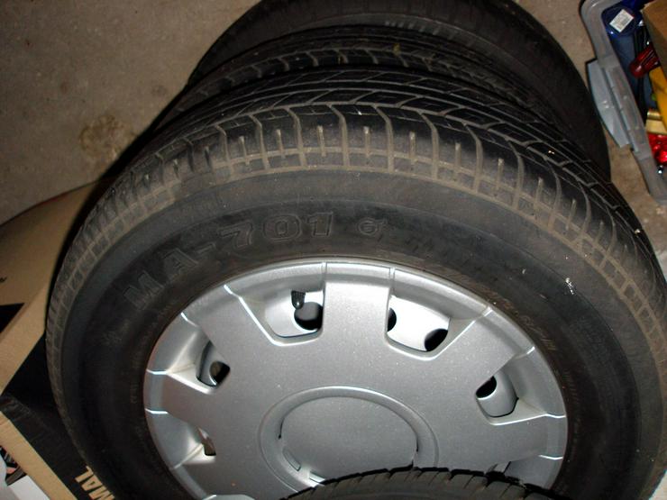 Bild 3: Vier Reifen auf 4-Loch Stahlfelgen 175/70 R13 Profil 5-6mm u.a. für Honda Civic (Bj.1997); wenig gelaufen.