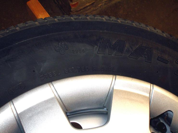 Bild 8: Vier Reifen auf 4-Loch Stahlfelgen 175/70 R13 Profil 5-6mm u.a. für Honda Civic (Bj.1997); wenig gelaufen.