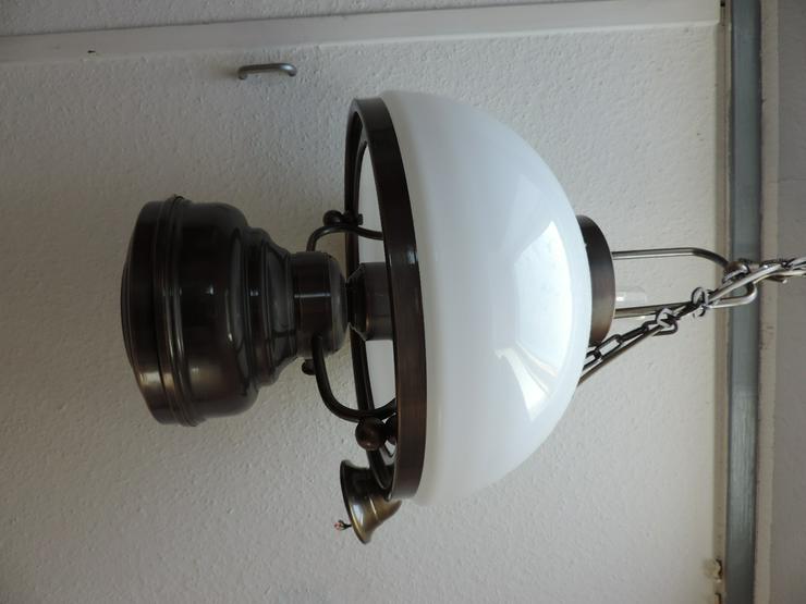 Bild 1: Petroleumlampe / Elektr.