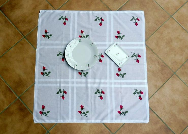 Bild 2: Kuchenplatte + Vorlegeplatte + Mitteldecke  Rosendekor