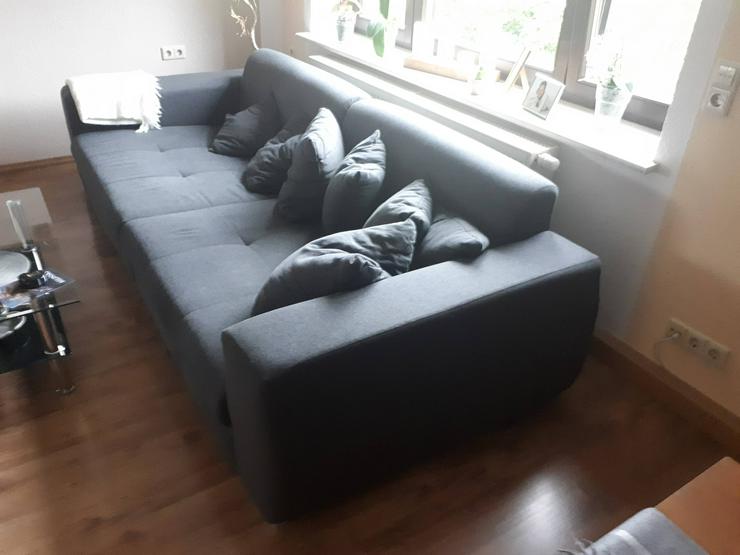 Bild 4: Großes Sofa