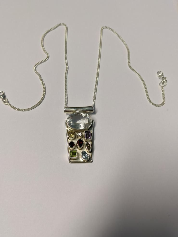Moderner Halbedelsteinschmuck aus Indien - Halsketten & Colliers - Bild 1