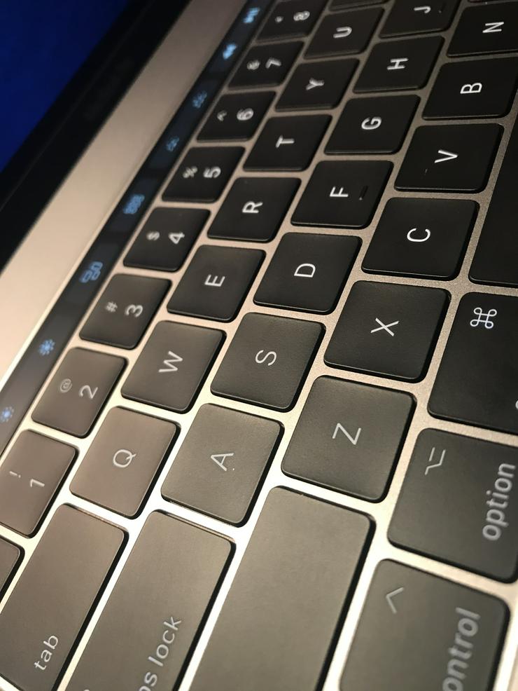 Bild 9: Apple MacBook Pro Touchbar 2017 15,4"/2,9 i7/RP 560/QWERTY EN