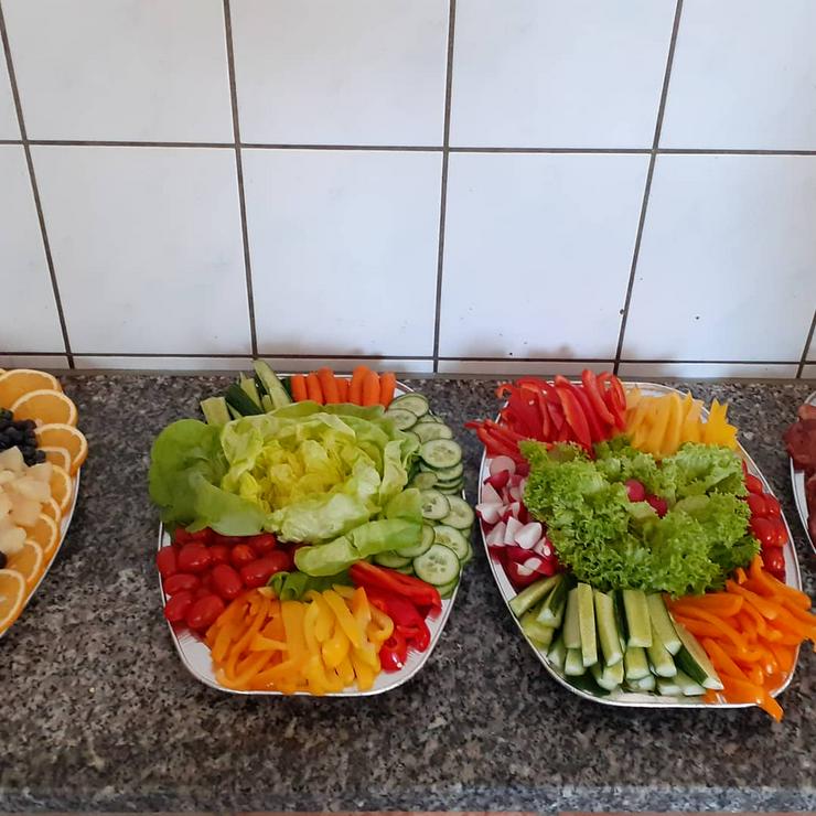 Bild 3: Belegte Platten Obst.Gemüse.Käse.Wurst und Fleischplatten 