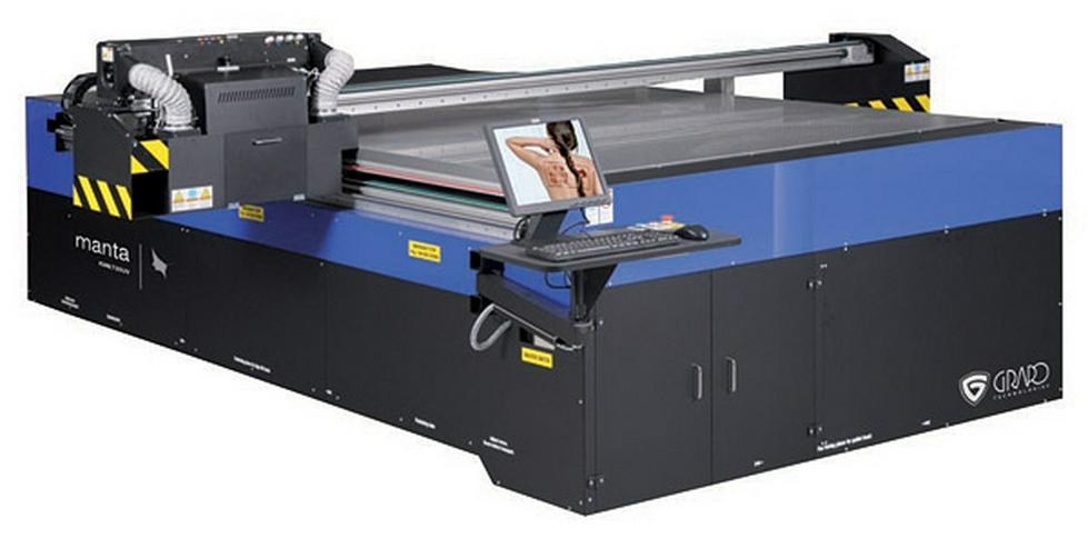 Bild 3: Plattendigitaldirektdruck mit UV-härtenden Tinten. UV Flachbettdrucker Grapo - Manta KM8 / 720 UV