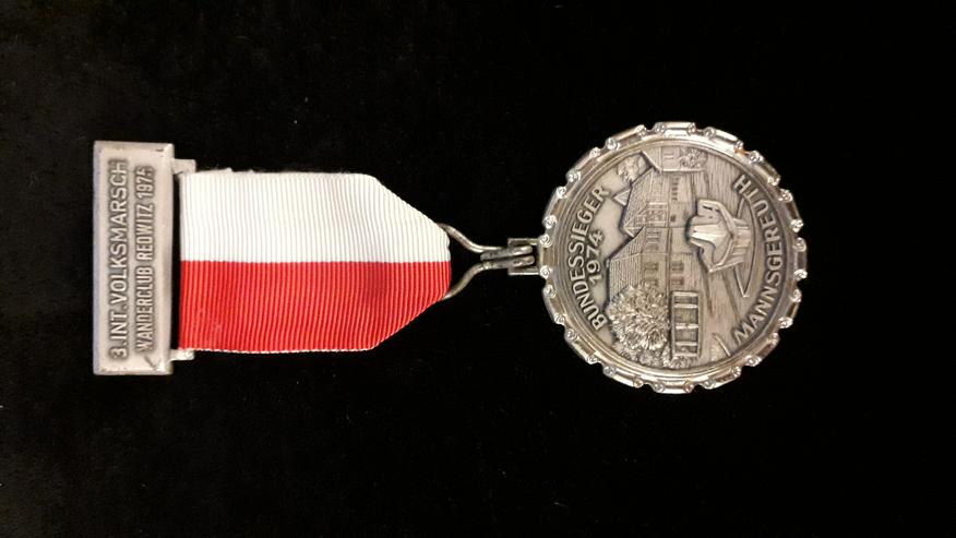 Wander-Medaille Wanderclub Redwitz 3. Internationaler Volksmarsch 1975 - Anstecker & Wappen - Bild 1